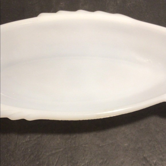 Vintage 1940’s Ornate 18in Glasbake Fish Milk Glass platter - Picture 3 of 7